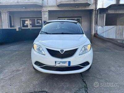 Usata Lancia Ypsilon 85 CV (62 kW) 2015 Bianco Utilitaria