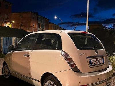 Usata Lancia Ypsilon 75 CV (55 kW) 2011 Bianco Utilitaria