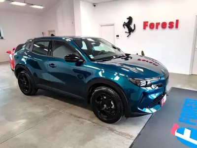 Second-hand Alfa Romeo Junior Edizione Speciale 136 CP (100 kW) 2025 Verde SUV