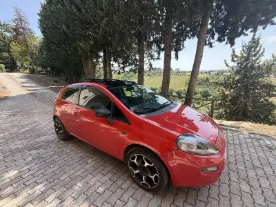 Usata Fiat Punto Sport 105 CV (77 kW) 2013 Rosso Utilitaria