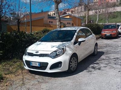 Usata Kia Rio 85 CV (62 kW) 2014 Bianco Utilitaria
