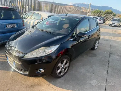 Usata Ford Fiesta Titanium 92 CV (67 kW) 2010 Nero Berlina