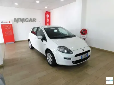 Usata Fiat Punto Lounge 69 CV (50 kW) 2015 Bianco Utilitaria