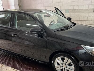 Begagnad Peugeot 308 SW 120 HK (88 kW) 2017 Svart Kombi