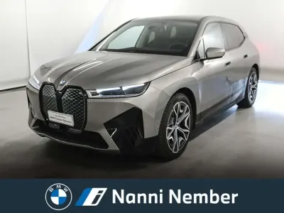 Usata BMW iX 384 kW (523 CV) 2024 Oxide grey metallizzato SUV