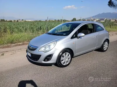 Usata Opel Corsa 75 CV (55 kW) 2011 Nero Utilitaria