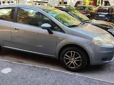 Usata Fiat Grande Punto Dynamic 65 CV (47 kW) 2006 Grigio scuro metallizzato Utilitaria