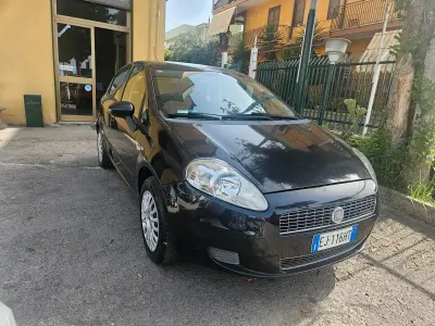 Usata Fiat Grande Punto Dynamic 75 CV (55 kW) 2009 Nero Utilitaria