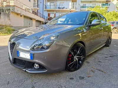 Usata Alfa Romeo Giulietta Progression 170 CV (125 kW) 2011 Grigio Utilitaria