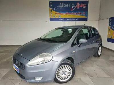 Usata Fiat Grande Punto Sport 90 CV (66 kW) 2006 Grigio Utilitaria