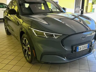 Usata Ford Mustang Mach-E Extended Range 258 kW (351 CV) 2024 Blu/azzurro SUV