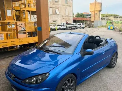 Usata Peugeot 206 CC 109 CV (80 kW) 2002 Blu Cabrio