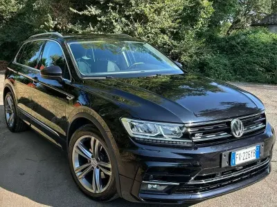 Usata VW Tiguan R-line 131 CV (96 kW) 2019 Nero SUV