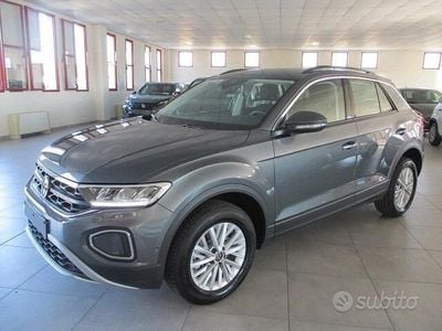 Nuova VW T-Roc Life 150 CV (110 kW) 2025 Grigio SUV