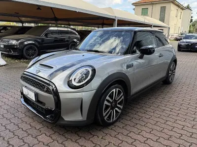 Usata Mini Cooper S Classic 178 CV (130 kW) 2023 Grigio / metallizzato Utilitaria