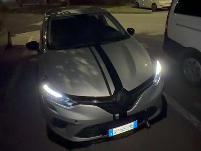 Usado Renault Clio V SE 67 HP (49 kW) 2023 Prateado Sedan
