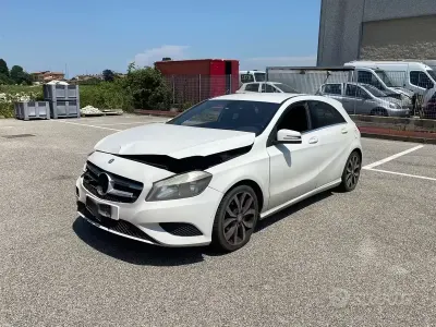 Usata Mercedes A180 Premium 109 CV (80 kW) 2012 Bianco Utilitaria