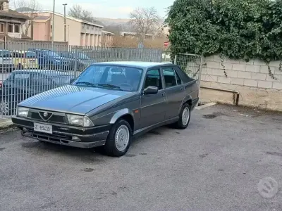 Usata Alfa Romeo 75 110 CV (80 kW) 1988 Grigio Berlina
