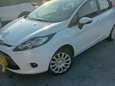 Usata Ford Fiesta 96 CV (70 kW) 2009 Bianco Berlina