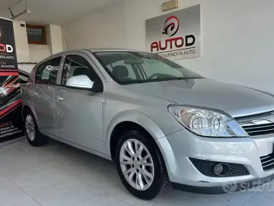 Usata Opel Astra 88 CV (64 kW) 2010 Grigio Berlina