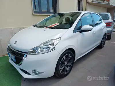 Usata Peugeot 208 Active 68 CV (50 kW) 2016 Bianco Utilitaria