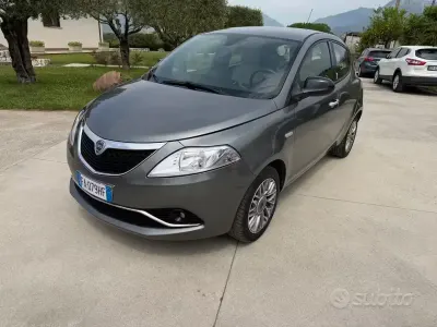 Usata Lancia Ypsilon Gold 69 CV (50 kW) 2016 Grigio Utilitaria