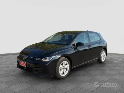 Usata VW Golf VIII Life 116 CV (85 kW) 2025 Nero Berlina