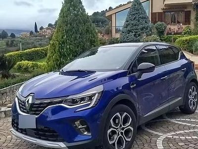 Usata Renault Captur Techno 100 CV (73 kW) 2023 Blu SUV