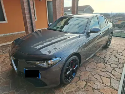 Usata Alfa Romeo Giulia 210 CV (154 kW) 2019 Grigio Berlina