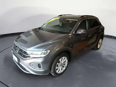 Usata VW T-Roc Life 110 CV (80 kW) 2023 Indium grey metallizzato SUV