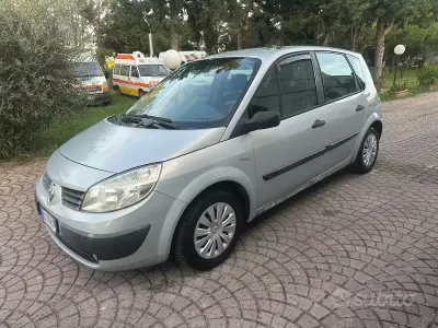 Usata Renault Scénic II 82 CV (60 kW) 2004 Grigio Monovolume