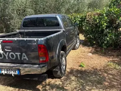Usata Toyota HiLux 171 CV (125 kW) 2011 Grigio Pick-up