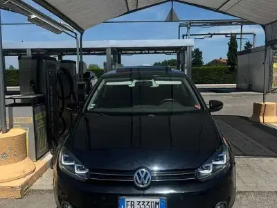 Usata VW Golf VI 105 CV (77 kW) 2010 Utilitaria