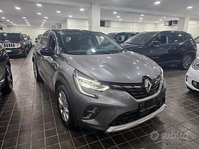 Usata Renault Captur Techno 100 CV (73 kW) 2023 Grigio SUV
