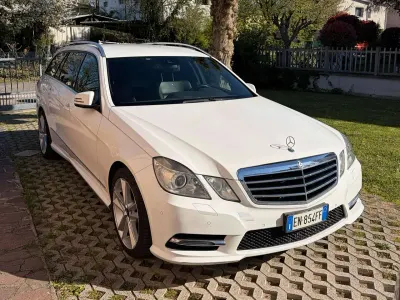 Usado Mercedes E250 Avantgarde 204 CV (150 kW) 2012 Blanco Familiar