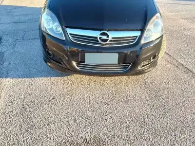 Usata Opel Zafira 150 CV (110 kW) 2010 Nero Monovolume