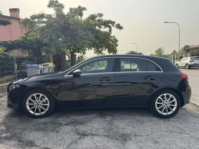 Usata Mercedes A180 116 CV (85 kW) 2020 Nero Berlina