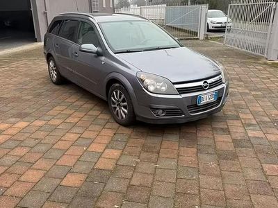 Usata Opel Astra Cosmo 101 CV (74 kW) 2006 Grigio Station wagon
