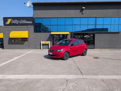 Usata Lancia Ypsilon Gold 69 CV (50 kW) 2023 Rosso / pastello Utilitaria