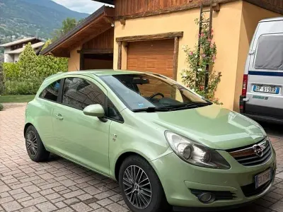 Usata Opel Corsa 2010 Verde Utilitaria