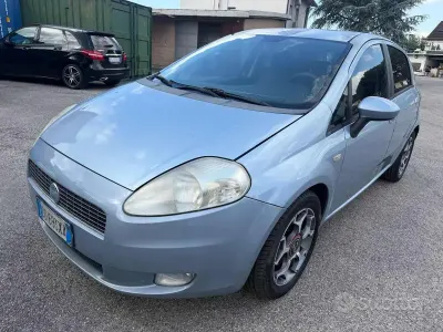 Usata Fiat Grande Punto Emotion 90 CV (66 kW) 2006 Blu Utilitaria