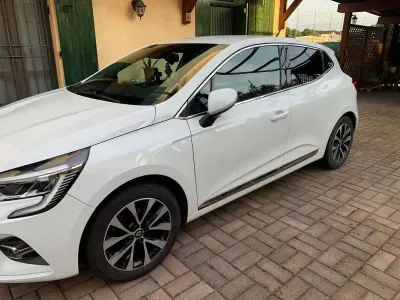 Begagnad Renault Clio V Intens 86 HK (63 kW) 2020 Vit Sedan
