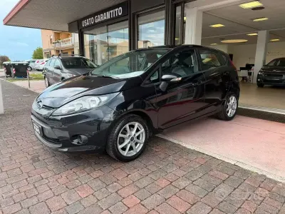 Usata Ford Fiesta 82 CV (60 kW) 2011 Nero Berlina