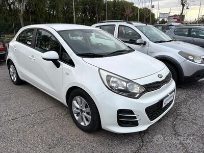Usata Kia Rio 81 CV (59 kW) 2017 Bianco Berlina