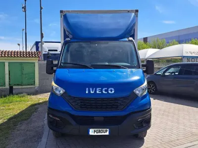 Usata Iveco Daily 156 CV (114 kW) 2021 Blu/azzurro Furgone
