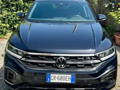 Usata VW T-Roc R-line 150 CV (110 kW) 2023 Nero SUV