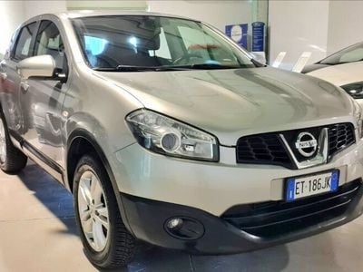 Usata Nissan Qashqai Acenta 110 CV (80 kW) 2013 Argento metallizzato SUV