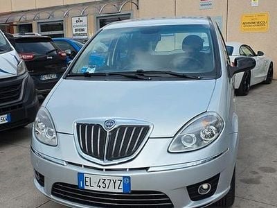 Usata Lancia Musa Gold 77 CV (56 kW) 2012 Grigio Monovolume