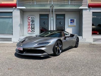 Usata Ferrari SF90 779 CV (572 kW) 2022 Grigio Cabrio