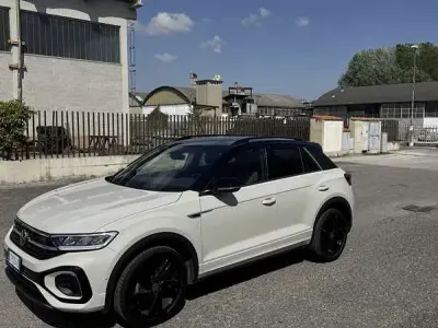 Usata VW T-Roc R-line 116 CV (85 kW) 2024 SUV